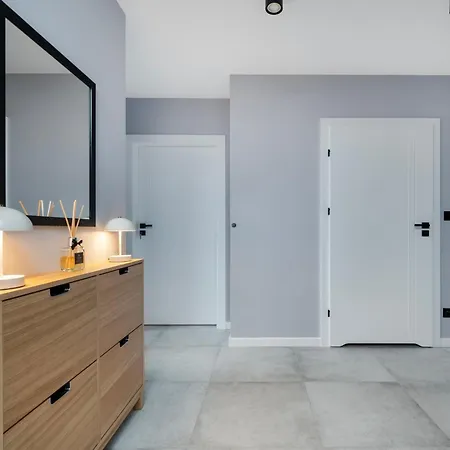 Manufaktura - 9th Floor, Parking, Ac - By Rentujemy 아파트 우치