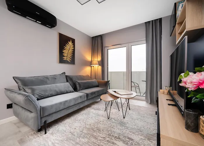 Manufaktura - 9th Floor, Parking, Ac - By Rentujemy Apartman